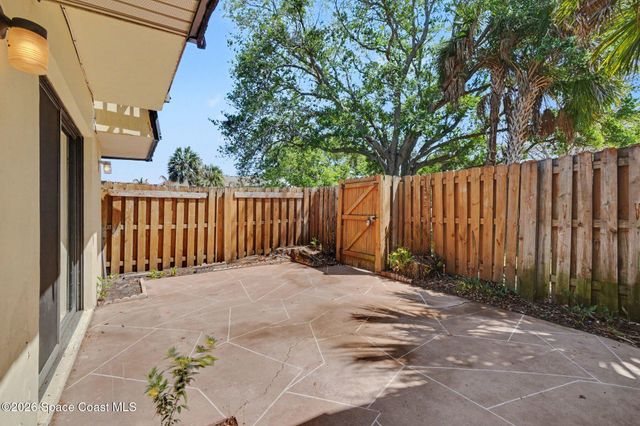 3915 Vista Oaks Circle NE, Palm Bay, FL 32905