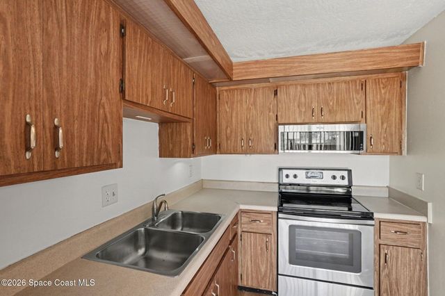 3915 Vista Oaks Circle NE, Palm Bay, FL 32905