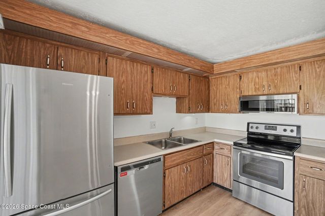 3915 Vista Oaks Circle NE, Palm Bay, FL 32905