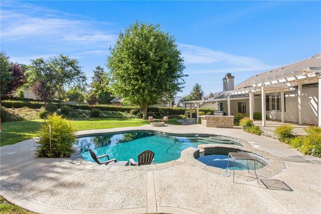 13747 Meadow View Lane, Yucaipa, CA 92399