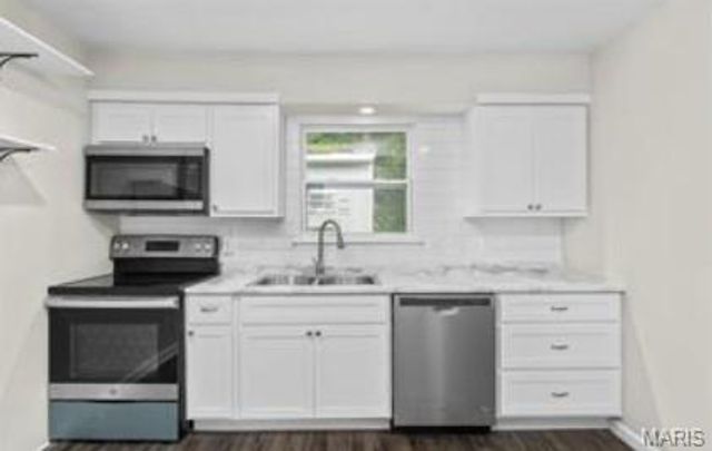 834 Young Drive, Fenton, MO 63026