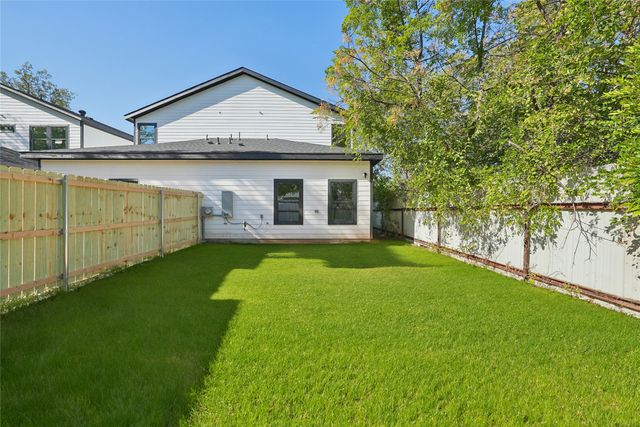 830 Stamps Avenue, Fort Worth, TX 76114