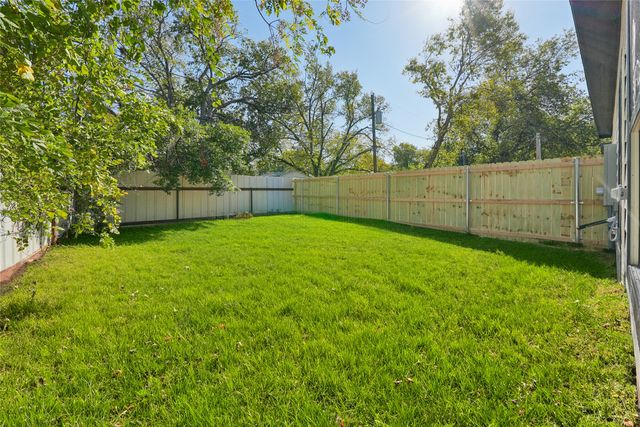 830 Stamps Avenue, Fort Worth, TX 76114