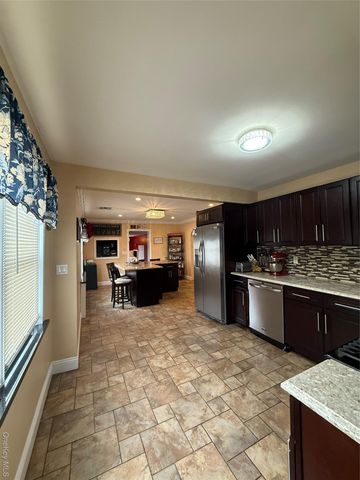 57 Laurel Road, Lindenhurst, NY 11757