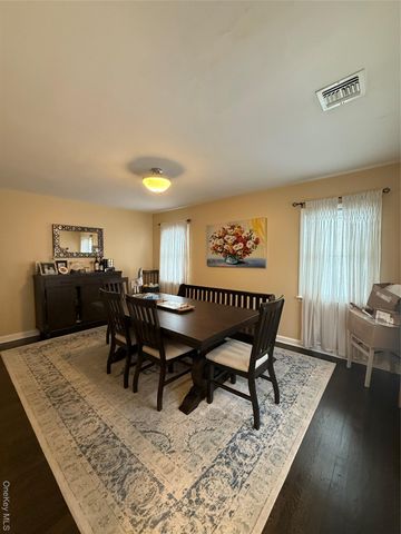 57 Laurel Road, Lindenhurst, NY 11757