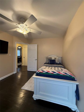 57 Laurel Road, Lindenhurst, NY 11757