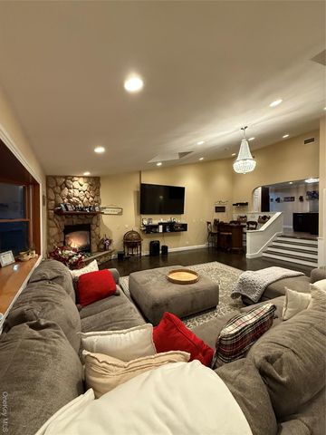 57 Laurel Road, Lindenhurst, NY 11757