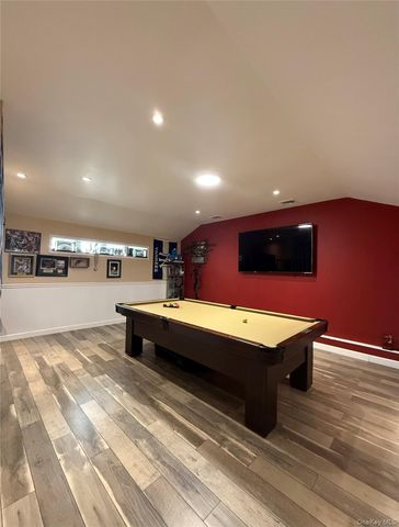 57 Laurel Road, Lindenhurst, NY 11757