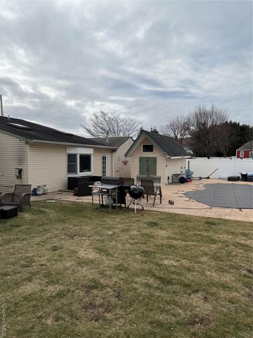 57 Laurel Road, Lindenhurst, NY 11757