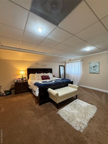 57 Laurel Road, Lindenhurst, NY 11757