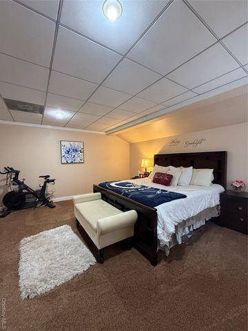 57 Laurel Road, Lindenhurst, NY 11757