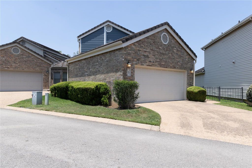 5 Champion LN, Lakeway, TX 78734
