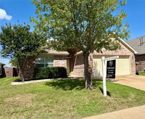 476 Paddle Drive, Crowley, TX 76036