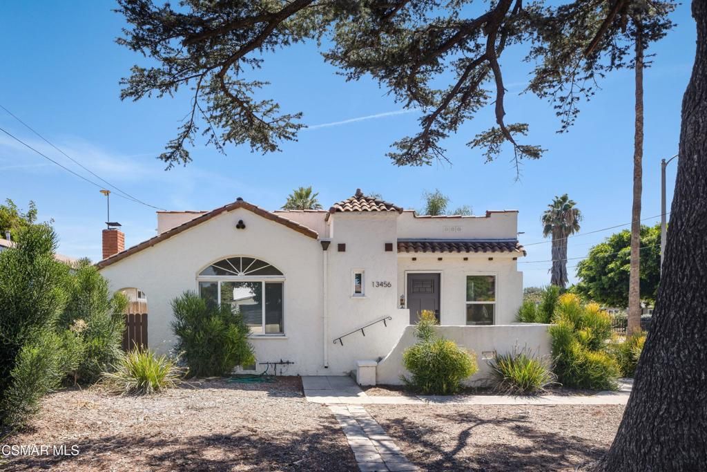 13456 Reedley Street, Panorama City, CA 91402