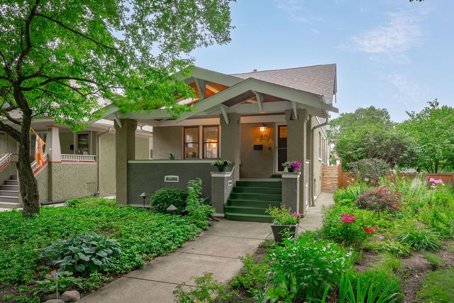 815 Hayes Avenue, Oak Park, IL 60302