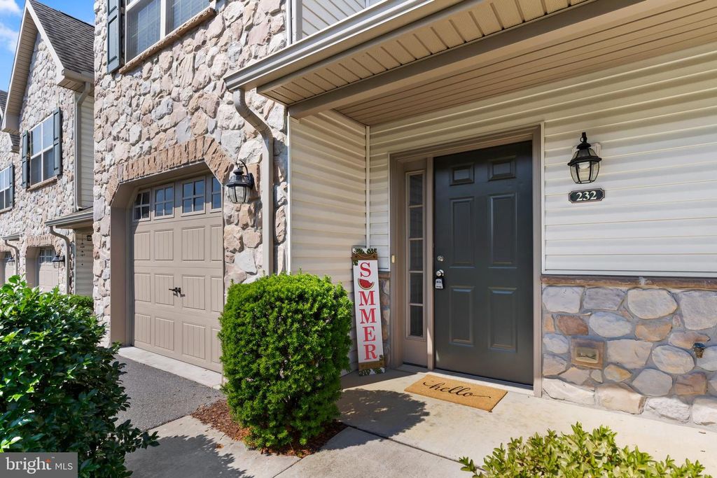 232 MELBOURNE LN, Mechanicsburg, PA 17055