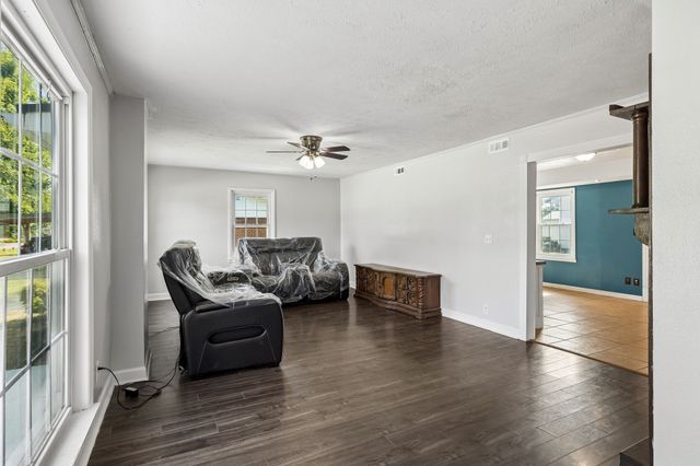 312 Hinson St, Hohenwald, TN 38462