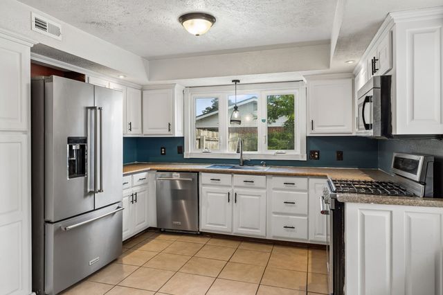 312 Hinson St, Hohenwald, TN 38462