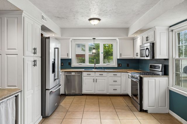 312 Hinson St, Hohenwald, TN 38462