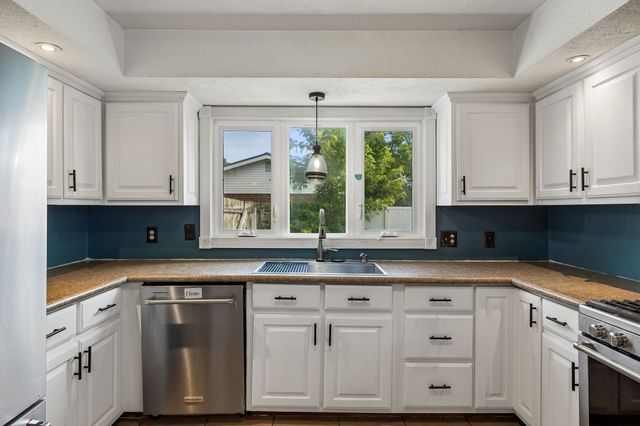 312 Hinson St, Hohenwald, TN 38462
