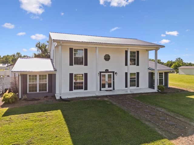 312 Hinson St, Hohenwald, TN 38462