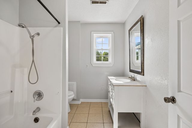 312 Hinson St, Hohenwald, TN 38462