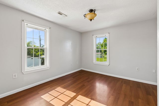 312 Hinson St, Hohenwald, TN 38462