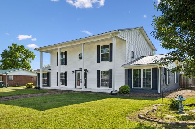312 Hinson St, Hohenwald, TN 38462
