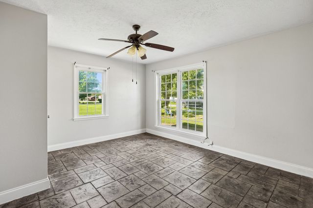 312 Hinson St, Hohenwald, TN 38462