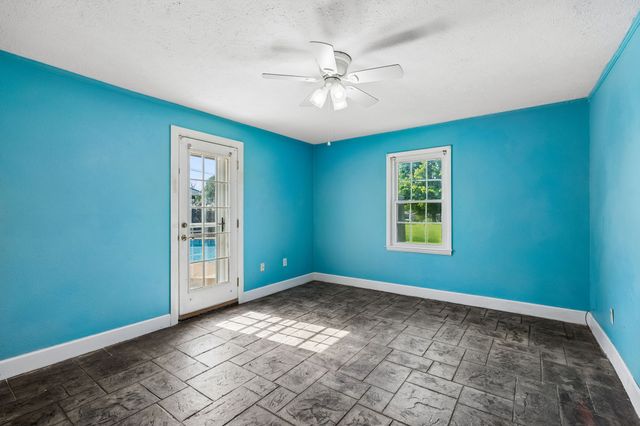 312 Hinson St, Hohenwald, TN 38462