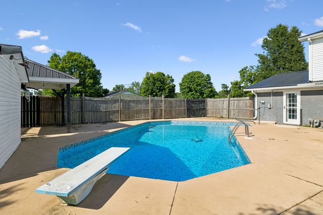 312 Hinson St, Hohenwald, TN 38462