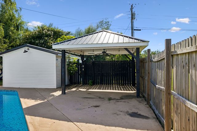 312 Hinson St, Hohenwald, TN 38462