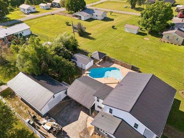 312 Hinson St, Hohenwald, TN 38462