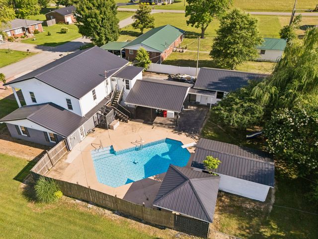 312 Hinson St, Hohenwald, TN 38462