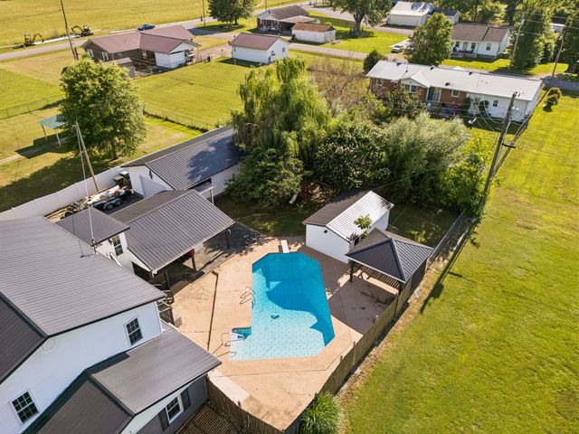 312 Hinson St, Hohenwald, TN 38462