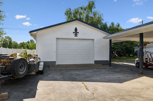 312 Hinson St, Hohenwald, TN 38462