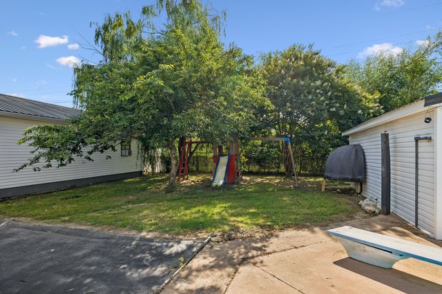 312 Hinson St, Hohenwald, TN 38462