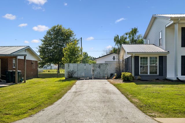 312 Hinson St, Hohenwald, TN 38462