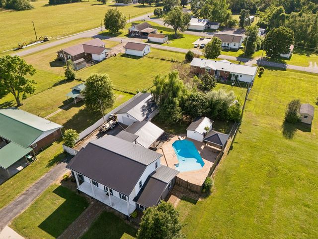 312 Hinson St, Hohenwald, TN 38462