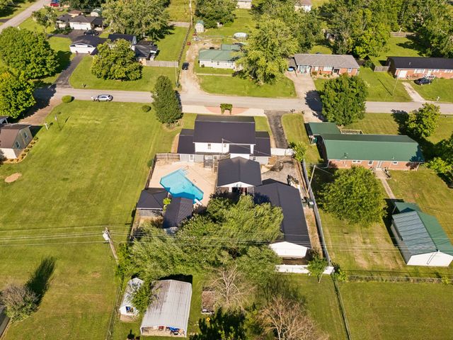 312 Hinson St, Hohenwald, TN 38462