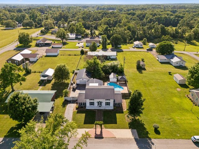 312 Hinson St, Hohenwald, TN 38462