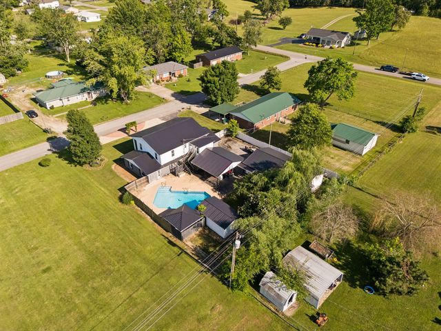312 Hinson St, Hohenwald, TN 38462