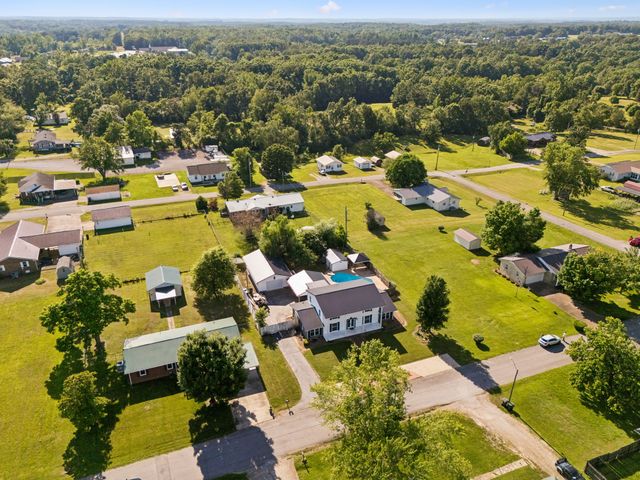 312 Hinson St, Hohenwald, TN 38462