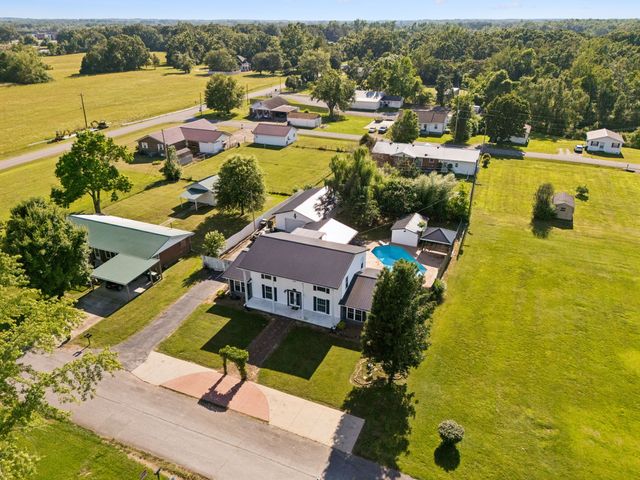 312 Hinson St, Hohenwald, TN 38462