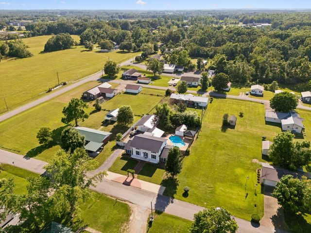 312 Hinson St, Hohenwald, TN 38462