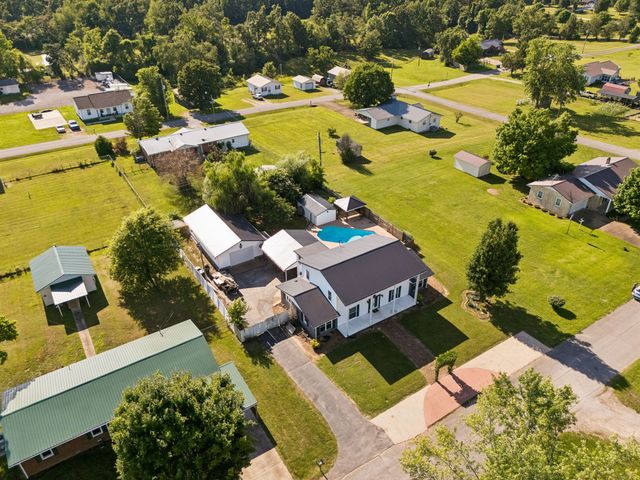 312 Hinson St, Hohenwald, TN 38462