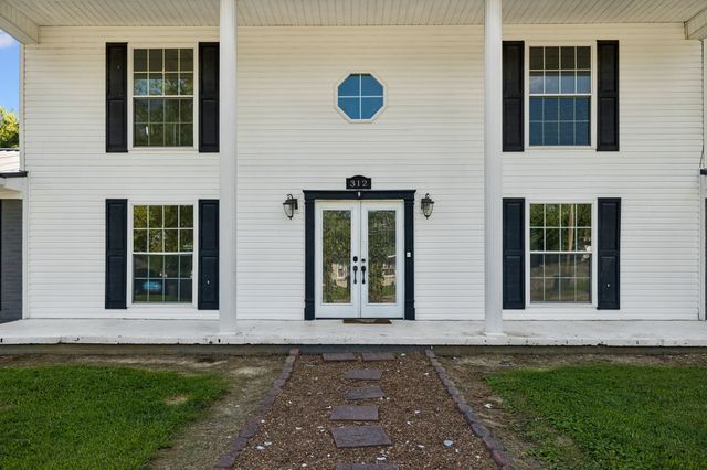 312 Hinson St, Hohenwald, TN 38462