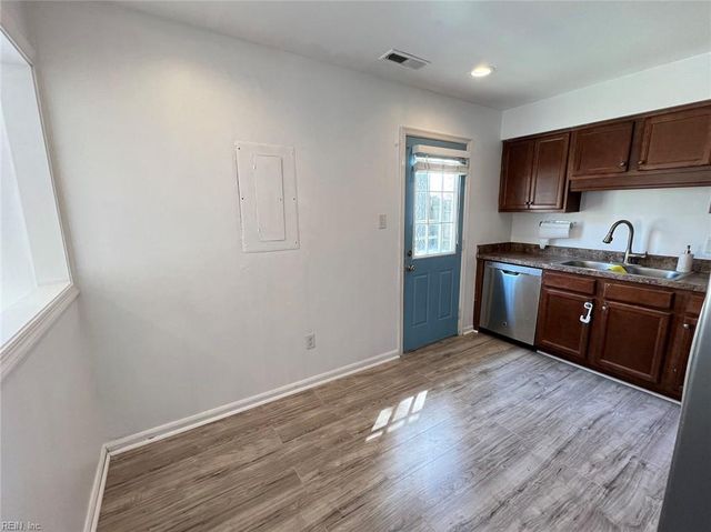 1530 Hummingbird LN, Virginia Beach, VA 23454