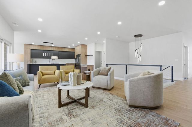 252 S Hickory Hills Boulevard, Springfield, MO 65802