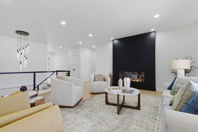 252 S Hickory Hills Boulevard, Springfield, MO 65802